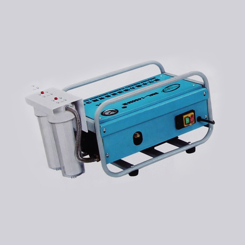 Industrial atomizing humidifier